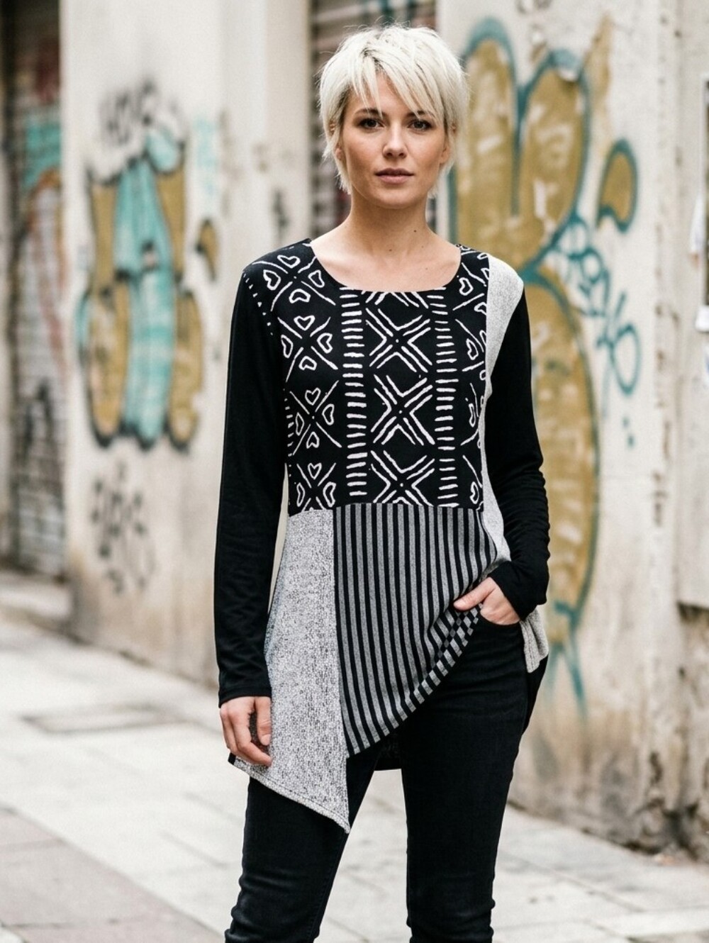 Dairi Fashion🖤Black, Gray & White MULTI BLOCK FABRIC Top/Tunic Size M/L